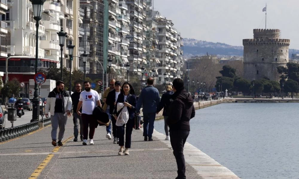 Θεσσαλονίκη: «Πλημμύρισαν» ξανά από κόσμο Λευκός Πύργος και Νέα Παραλία